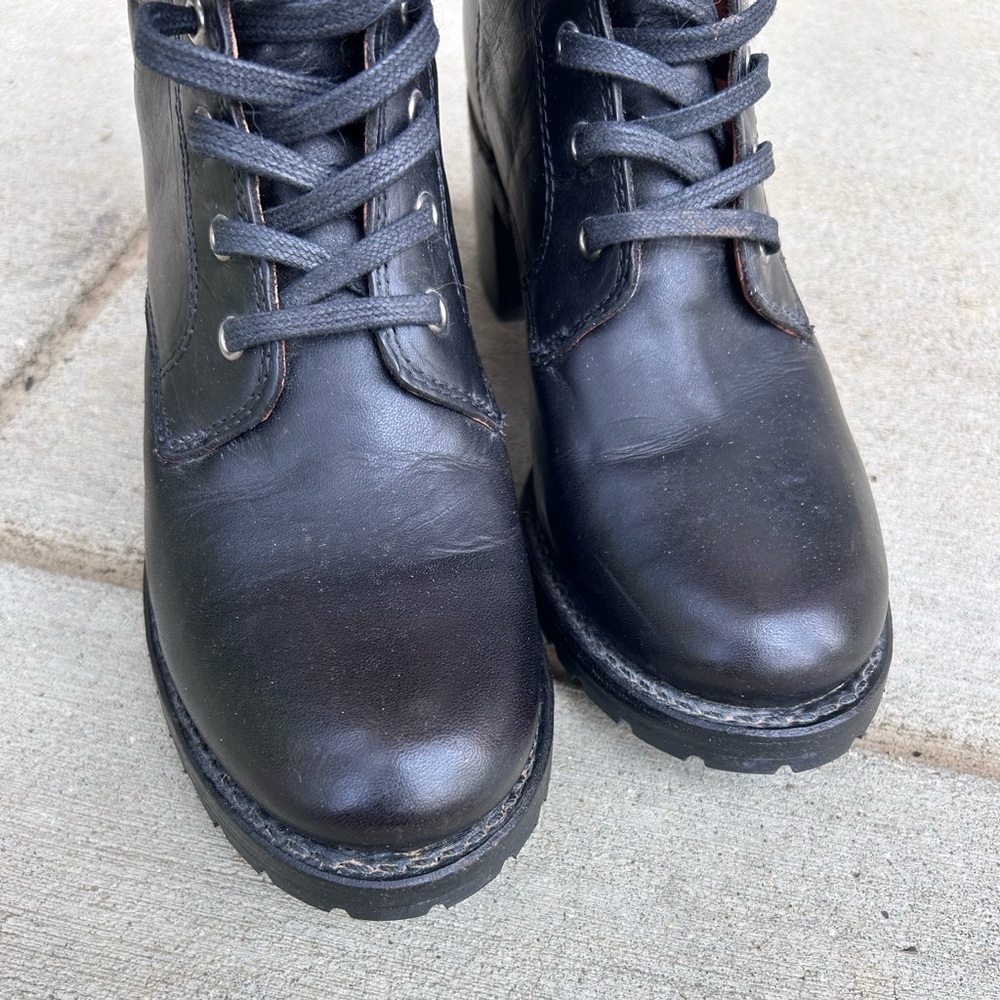 Frye Sabrina 6G Black Lace Up Heeled Boots - Picture 2 of 9